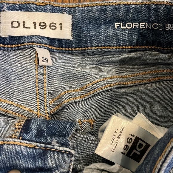 DL1961 Florence Instasculpt Cropped Jeans - Picture 4 of 10